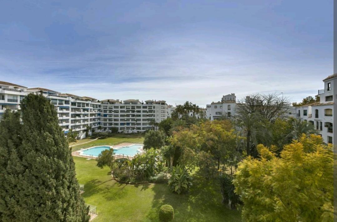 Oasis With 2 Bedrooms In Jardines Del Puerto Marbella